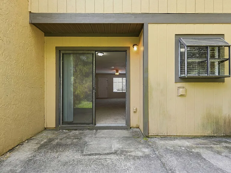 2300 SW 43rd St #C3 — Photo 18