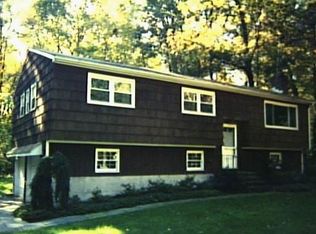 12 Fairchild Dr, Newtown, CT 06470