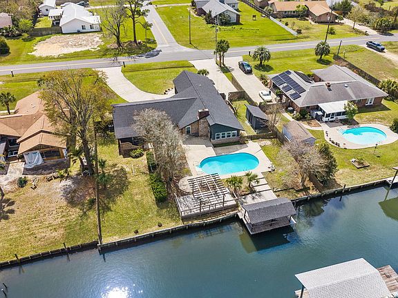 3rd image of 1006 Goose Bayou Rd