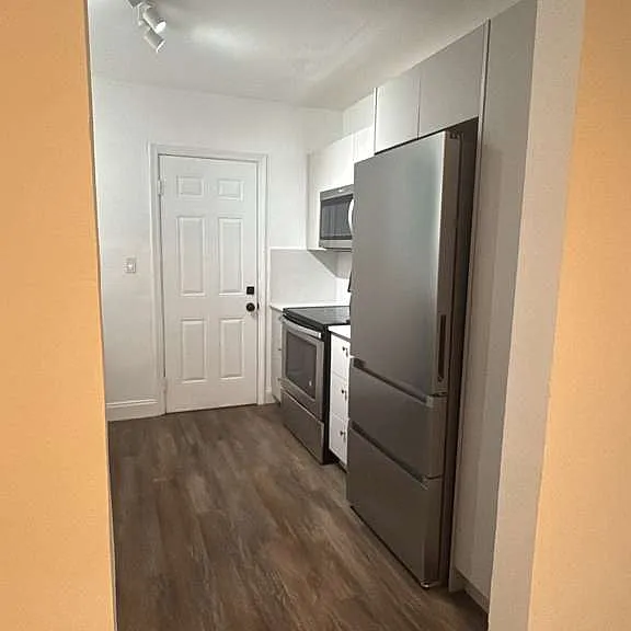 4211 NW 18th Ave #4 — Photo 3