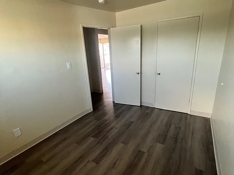 4054-4060 1/2 Cherokee Ave #4060 — Photo 6