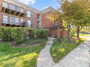 431 Kelburn Rd APT 116, Deerfield, IL 60015