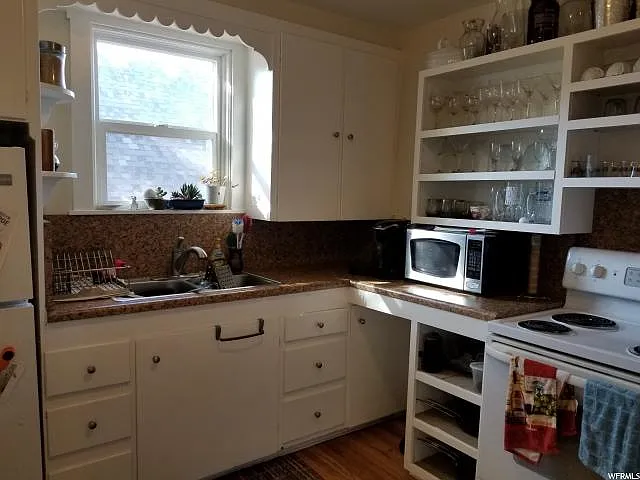 809 S 900 E — Photo 2