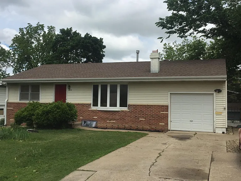 2212 Cedar Acres Dr — Photo 2