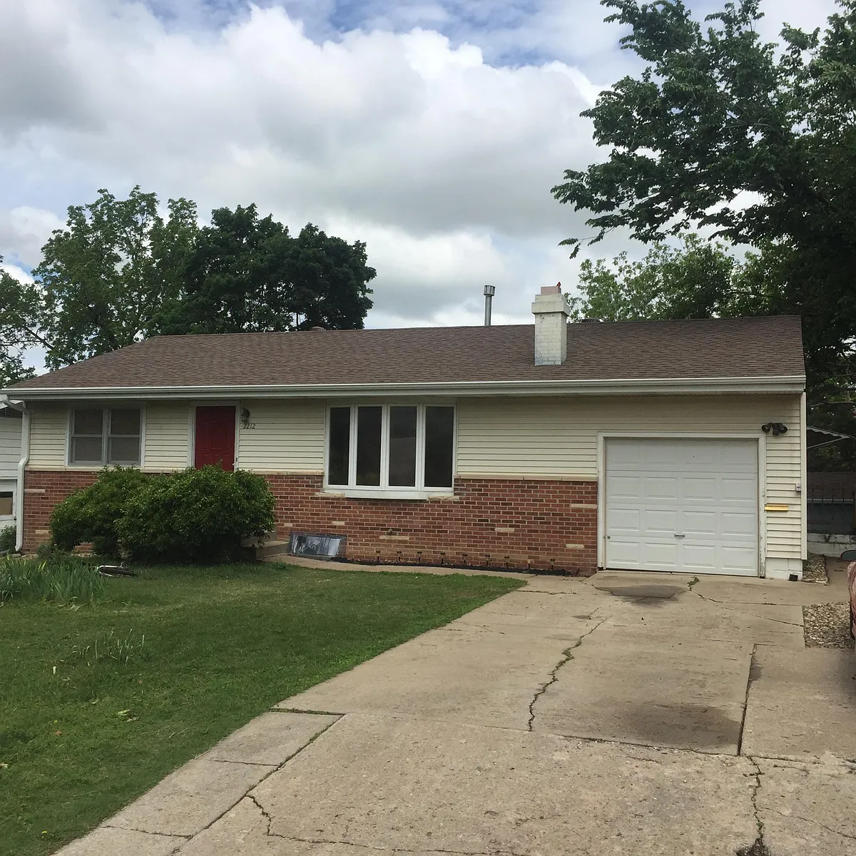 Building Photo - 2212 Cedar Acres Dr