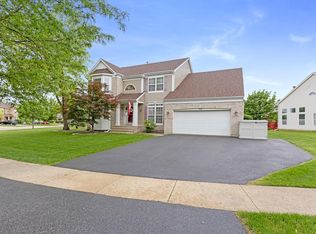 1020 Vista Dr, Gurnee, IL 60031