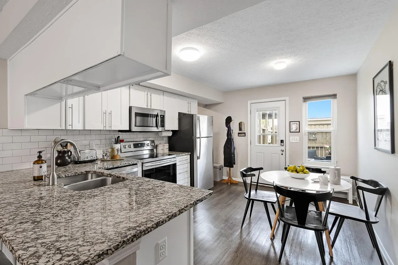 2 bed, 1.5 bath, 1152 sqft, $1,800 — Photo 1