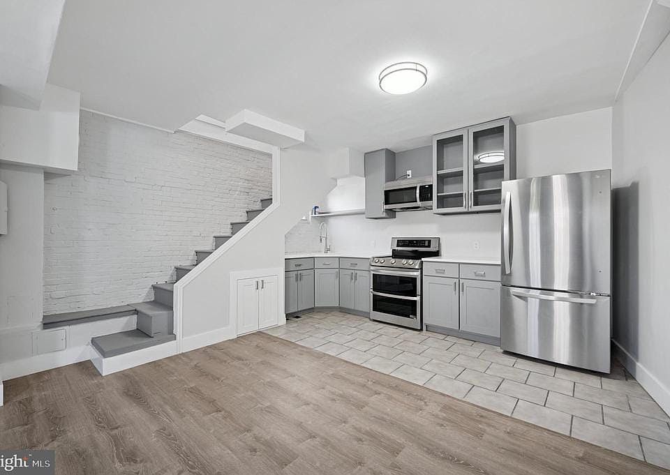 1st image of 125 Leverington Ave #3
