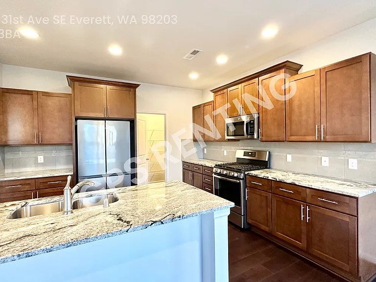 4621 31st Ave SE — Photo 3