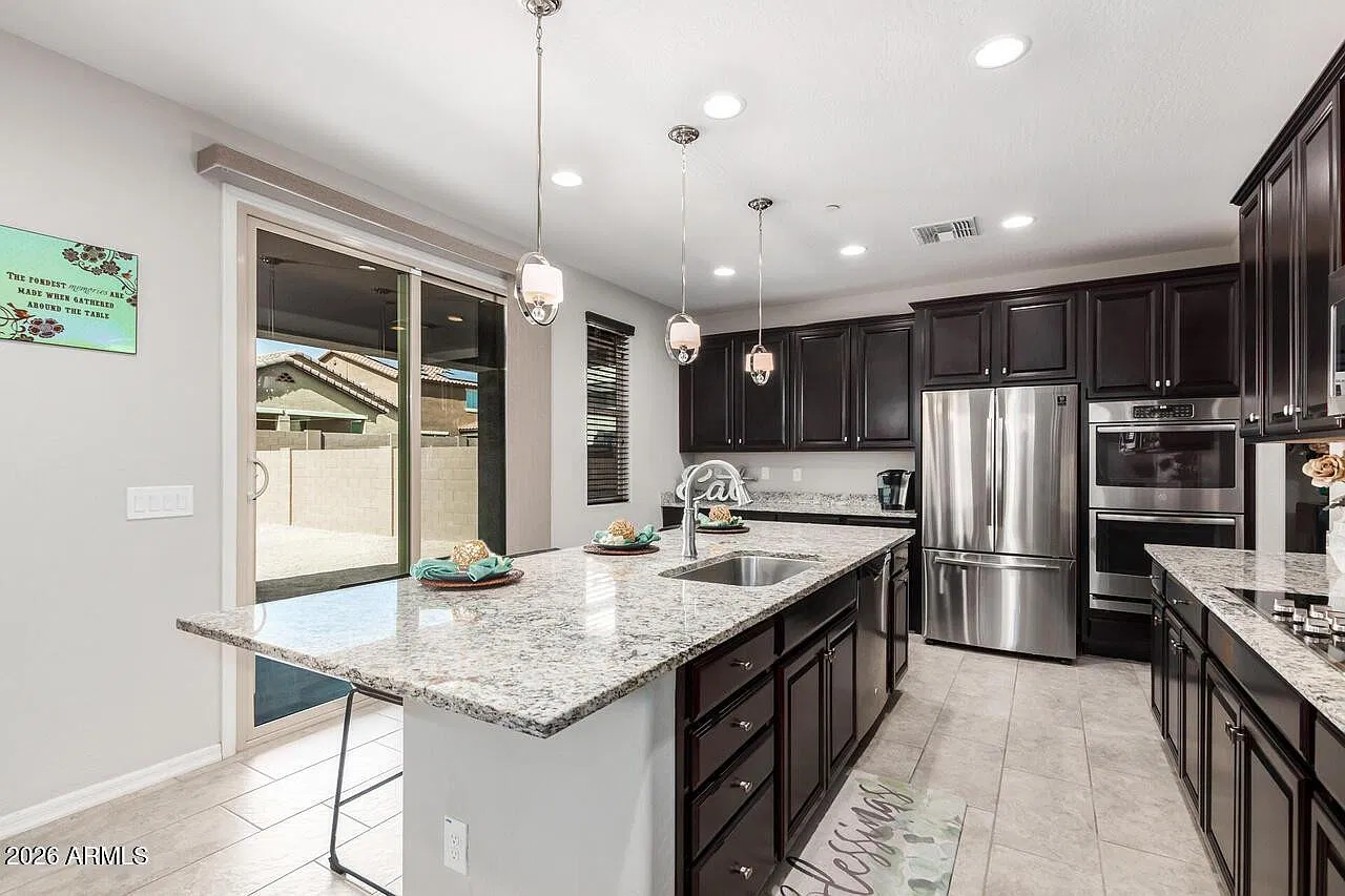 4 bed, 2.5 bath, 2909 sqft, $2,700 — Photo 3