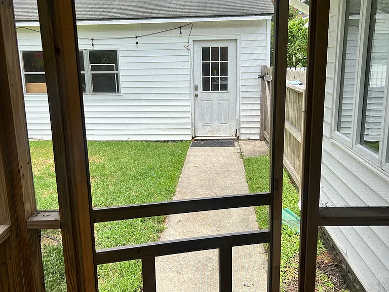 411 Carol St — Photo 16
