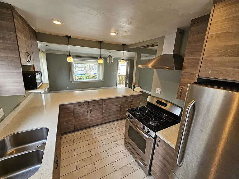 735 S Homer St — Photo 3