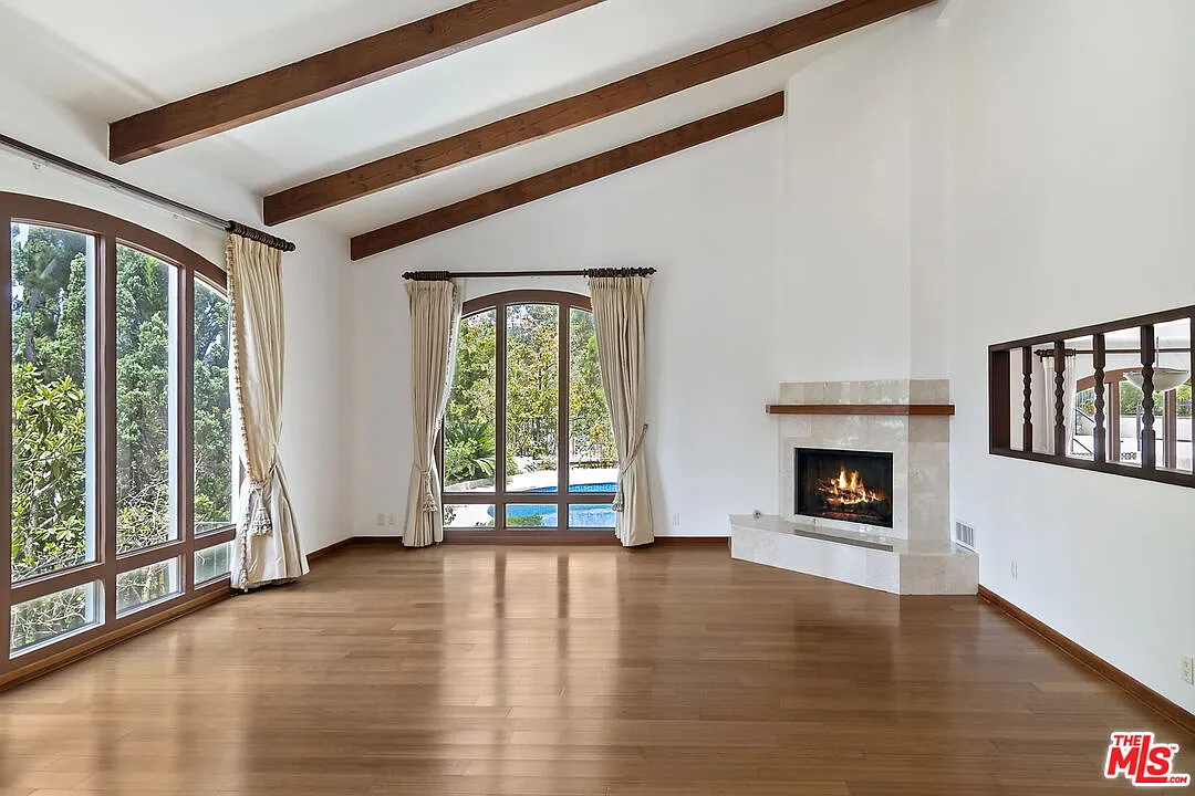 4 bed, 3.5 bath, 3121 sqft, $10,000 — Photo 2