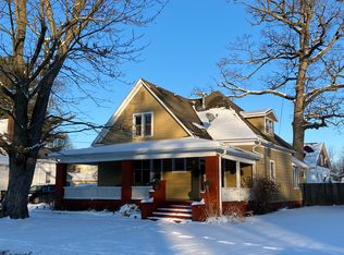 951 10th St, Charleston, IL 61920