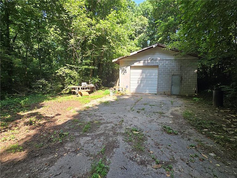Listing photo 4