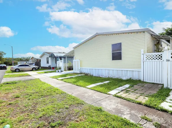 21530 NW 3rd Place, Pembroke Pines, FL 33029