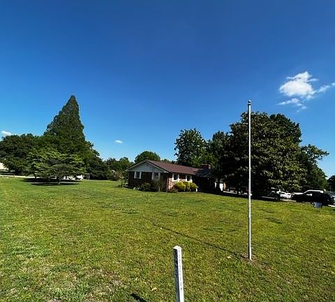 2nd image of 203 Ridgeview Dr