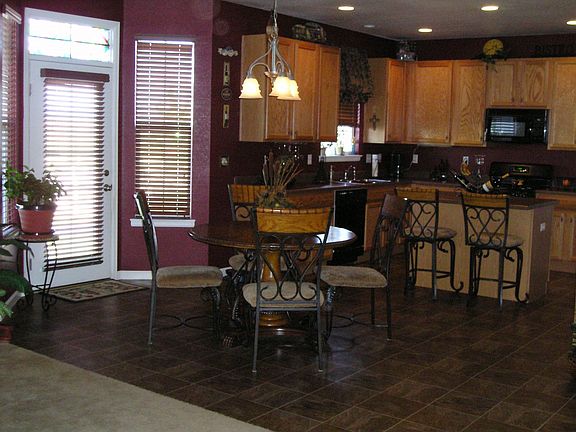 Kitchen w/ Bay Window