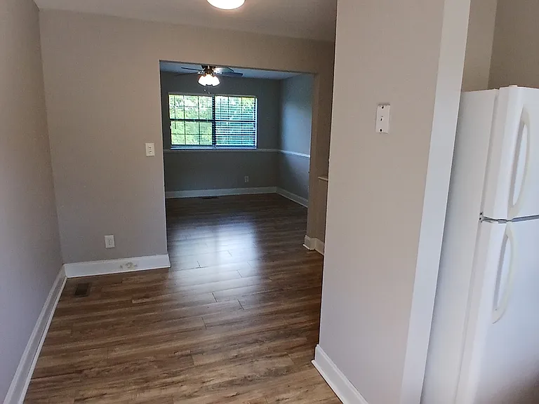 450 Crest Dr SW — Photo 3