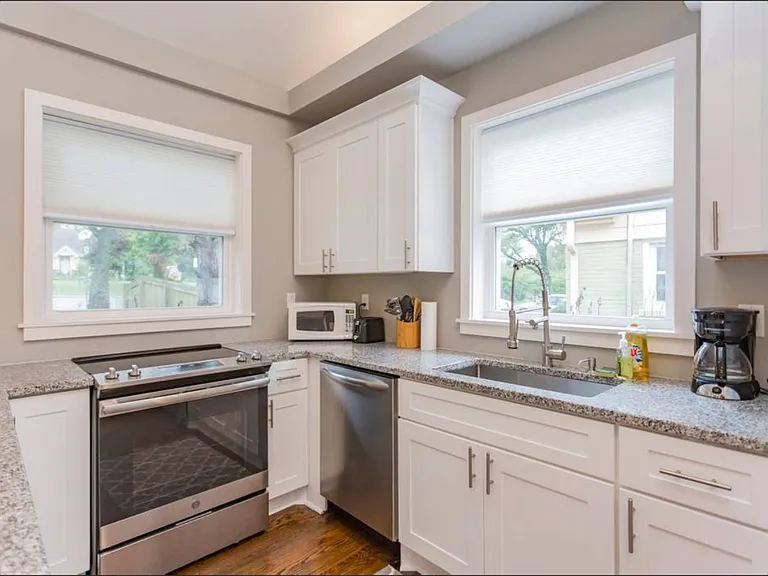 1901 Riverside Dr — Photo 13