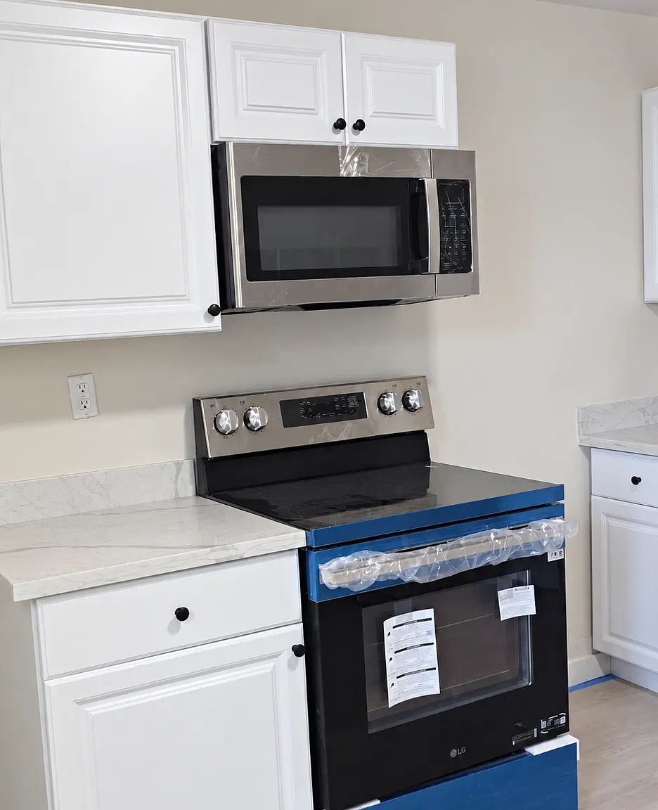 Studio, 550 sqft, $2,500 — Photo 2