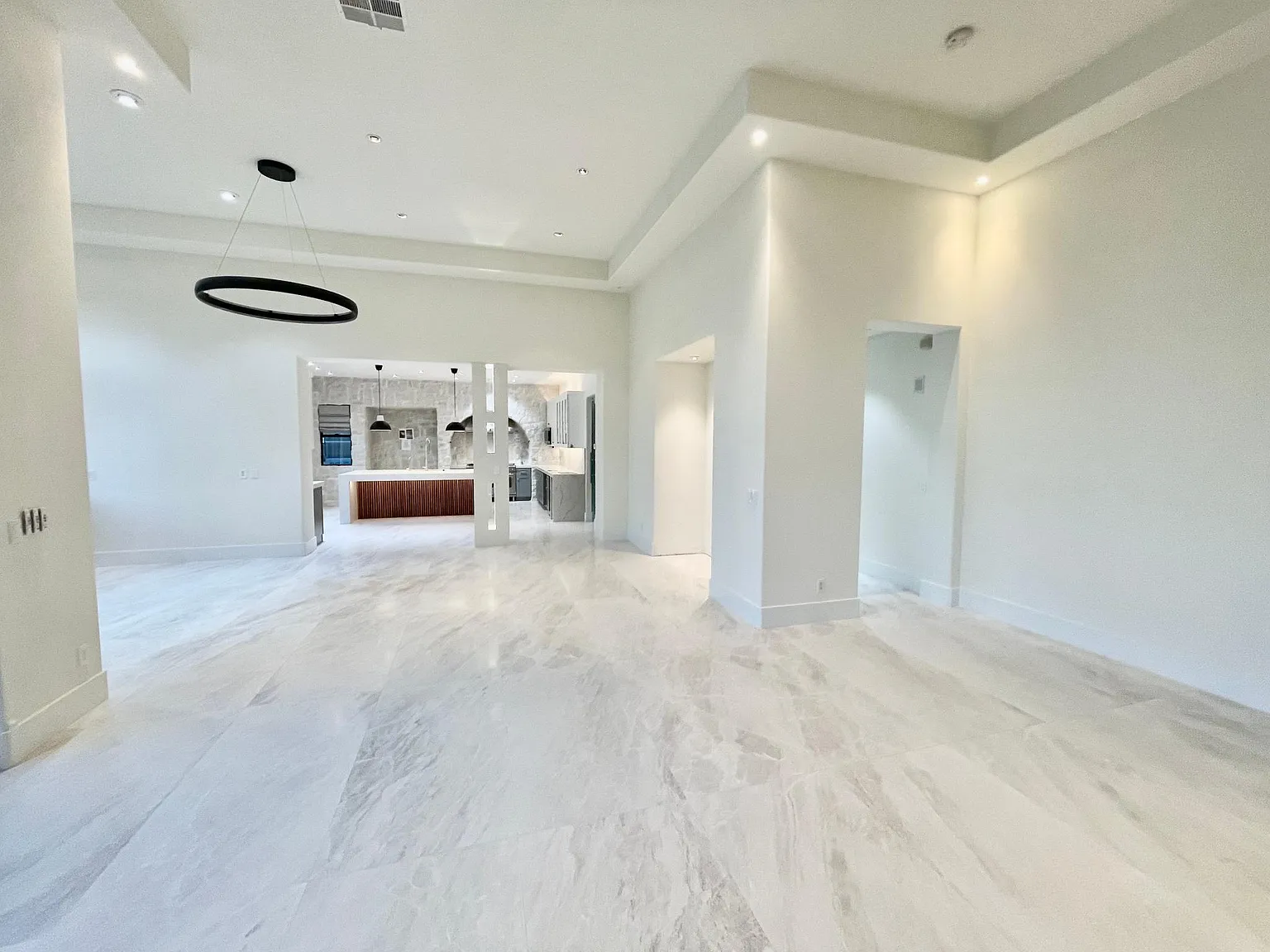 5 bed, 4961 sqft, $26,500 — Photo 3