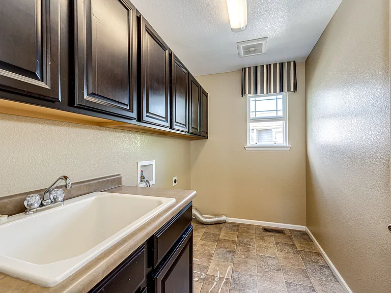 23797 Harwood Ave — Photo 17