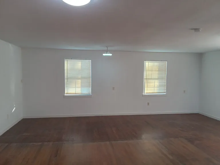 207 E Grand Ave #A — Photo 6
