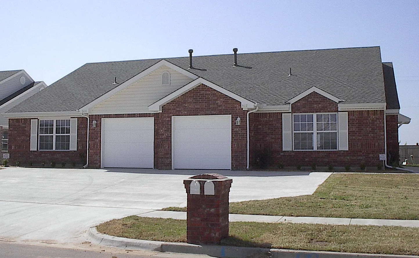 2508-2510 Leeds Ln — Photo 2