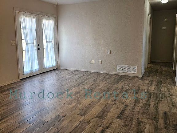 3rd image of 1125 W Gladys Way