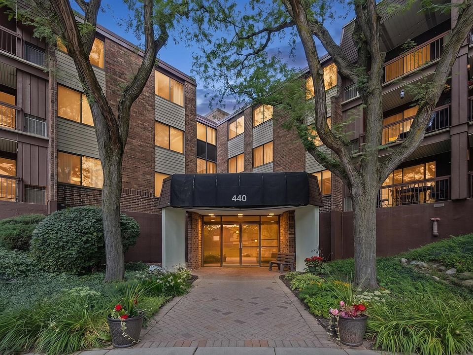 1st image of 440 Raintree Ct Unit 3S
