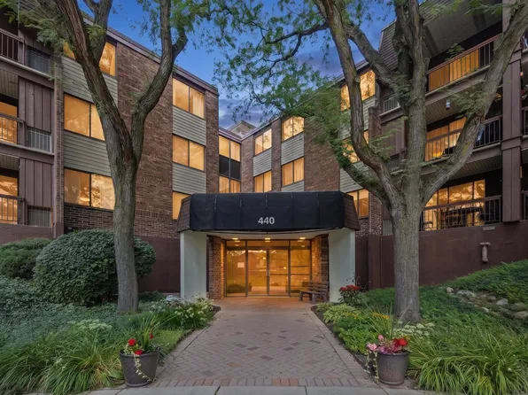 440 Raintree Ct Unit 3S, Glen Ellyn, IL 60137