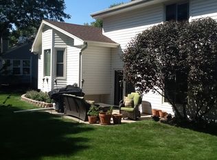 15211 Summerwood Dr, Omaha, NE 68137