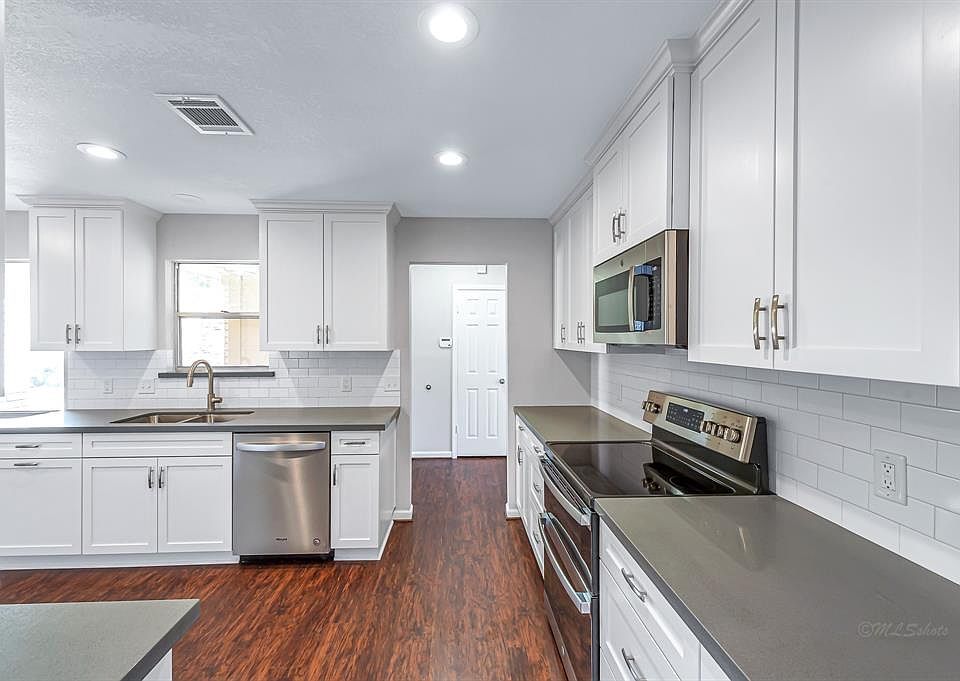 1st image of 22223 Elsinore Dr