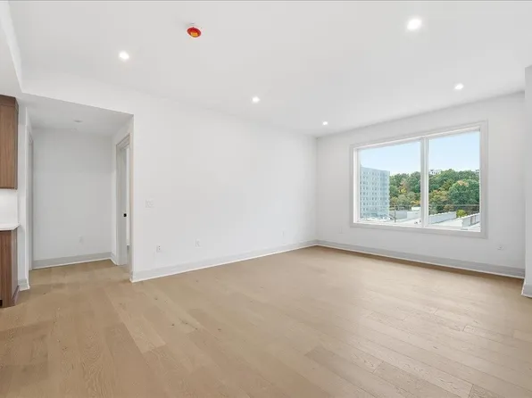 921 Madison Street image 16 of 25