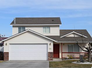 1015 N Beech Ave, Pasco, WA 99301