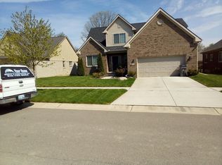 21095 Oakridge Dr, Clinton Township, MI 48036