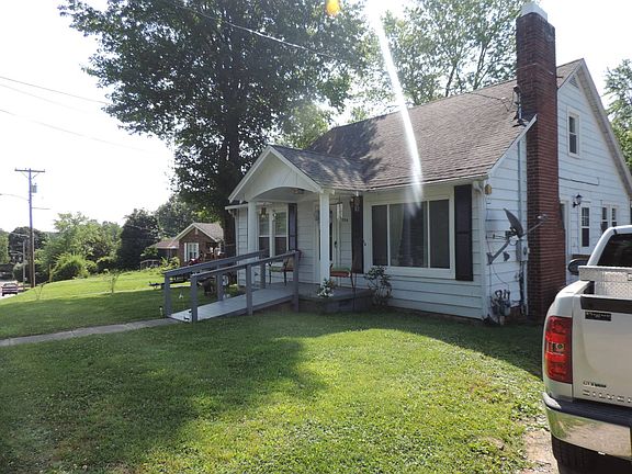 3rd image of 706 W Reservoir Ave