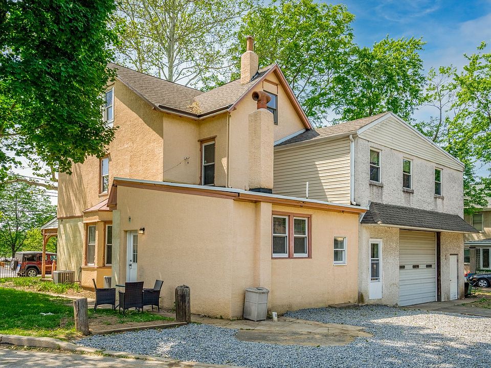 1st image of 611 Old Elm St APT 1