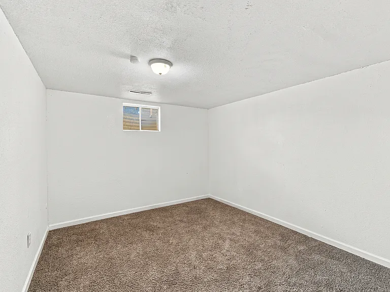1810 Yakima Ln — Photo 15