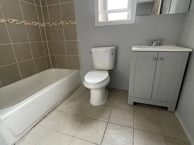 138-140 Clinton Ave #2R — Photo 9