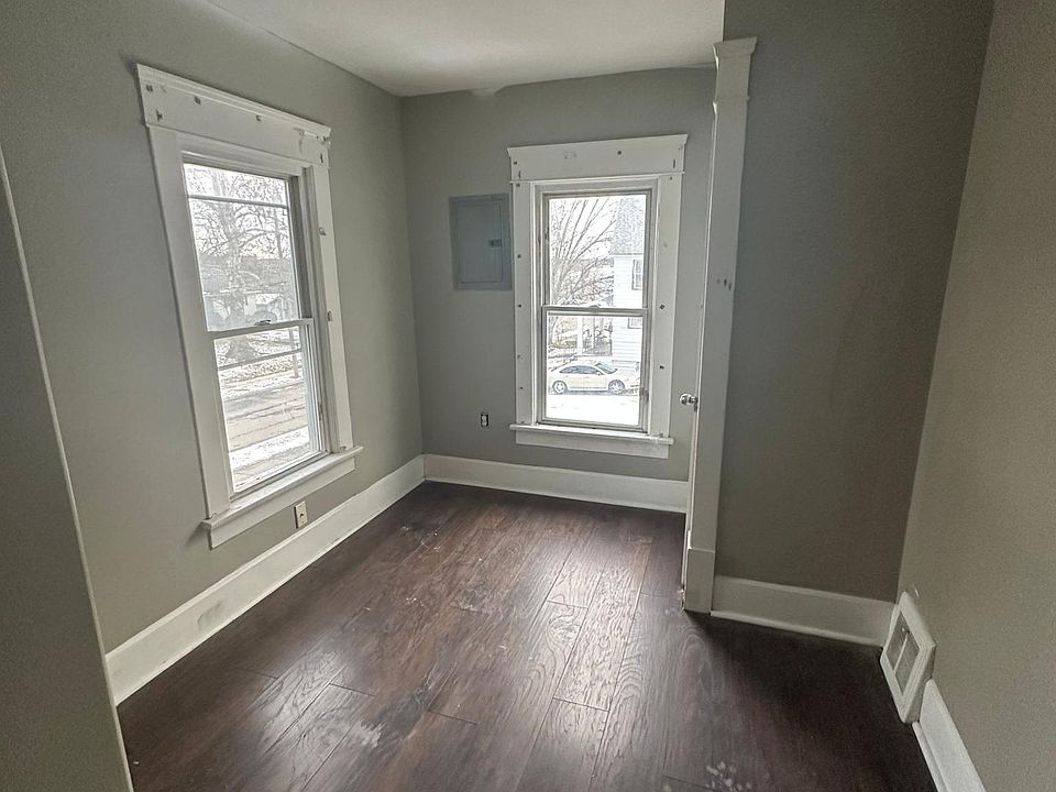 2nd image of 228 Gale St #2