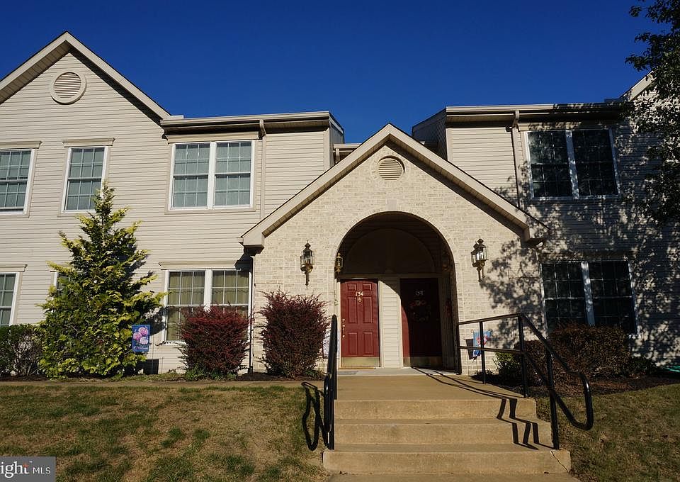 1st image of 138 Hiddenwood Dr