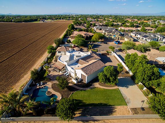 5th image of 2025 E Avenida Del Valle Ct