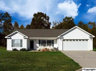 26 Meadowlark Dr, Hartselle, AL 35640