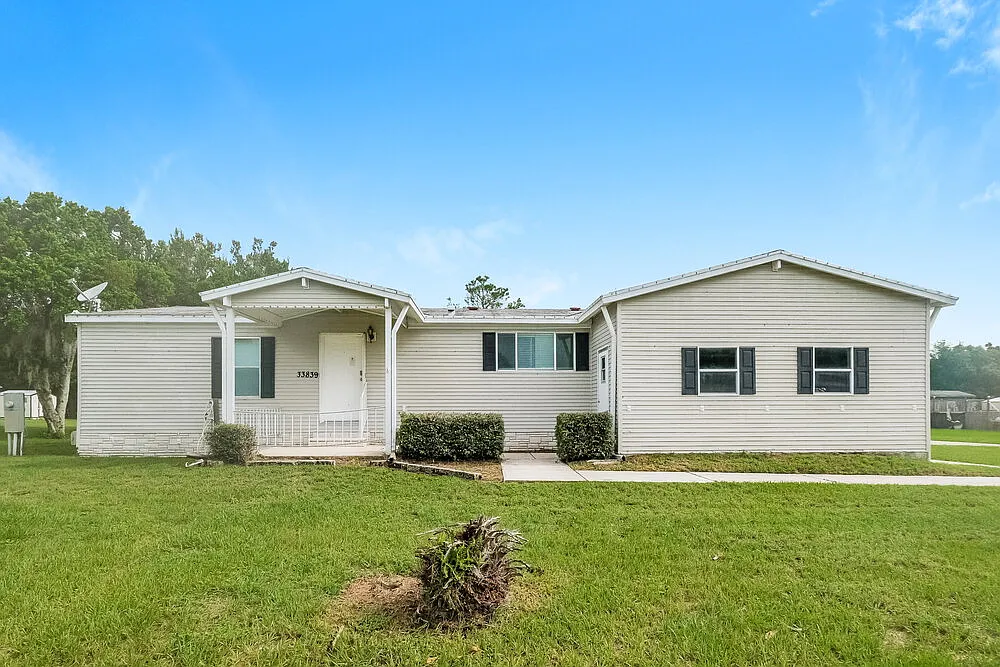 3 bed, 2.0 bath, 1620 sqft, $3,620 — Photo 1