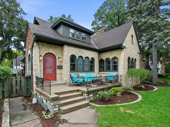 5221 North Hollywood AVENUE, Whitefish Bay, WI 53217