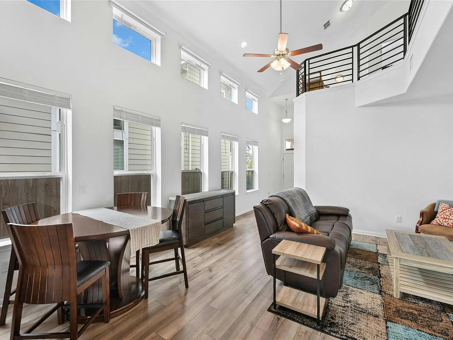 4 bed, 2.5 bath, 1884 sqft, $2,400 — Photo 4