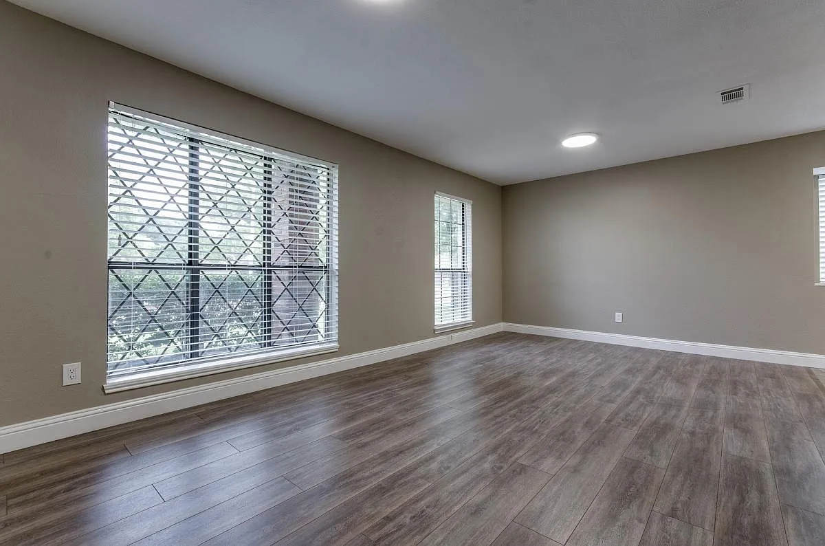 3 bed, 1848 sqft, $2,395 — Photo 2