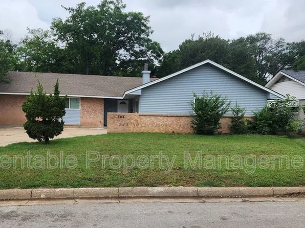 704 Royce Dr, Euless, TX 76040